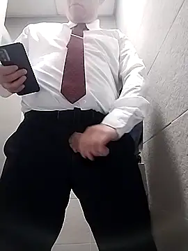 BigCristh79 online show from October 2025 05:47:02 PM