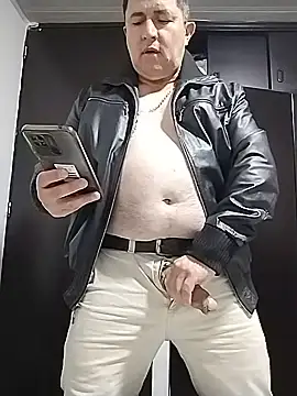 BigCristh79 online show from May 2026 01:09:01 PM