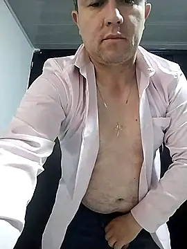 BigCristh79 online show from November 2025 02:42:01 PM