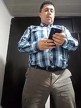 BigCristh79 online show from December 2025 08:02:02 PM