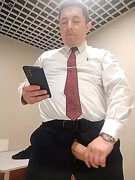 BigCristh79 online show from November 2025 05:28:01 AM