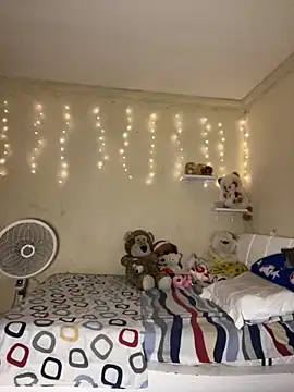 effie castroo online show from November 2025 04:28:01 PM