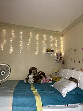 effie castroo online show from November 2025 05:18:01 PM