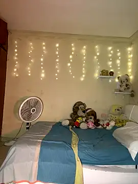 effie castroo online show from November 2025 02:03:01 AM