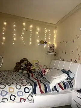 effie castroo online show from September 2025 01:33:01 AM