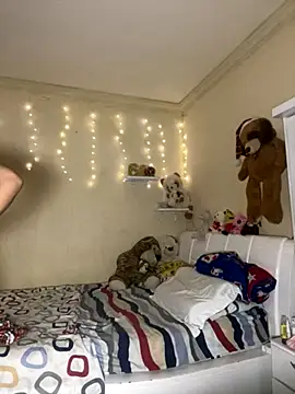 effie castroo online show from December 2025 02:45:01 AM