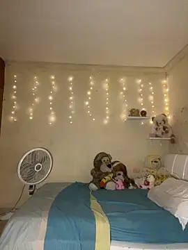 effie castroo online show from November 2025 01:20:02 AM