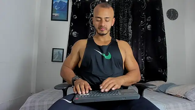 magnusclark online show from October 2025 05:12:02 PM