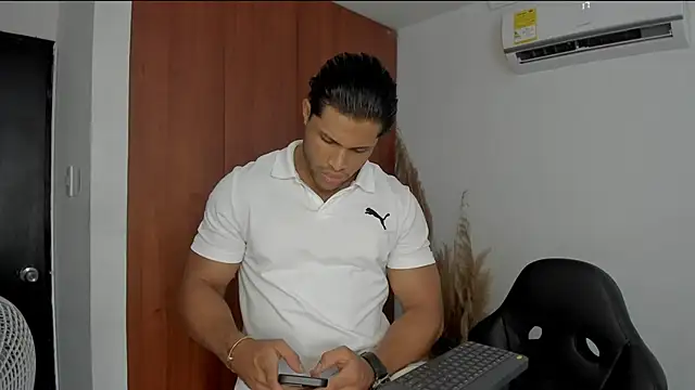 Evansdark1 online show from April 2026 10:07:02 PM