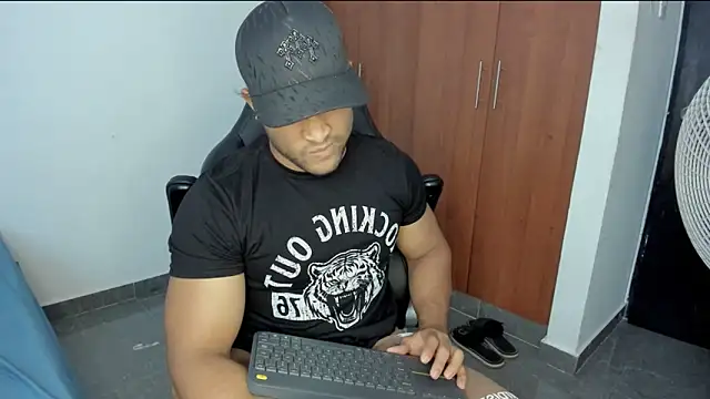 Evansdark1 online show from April 2026 10:15:01 PM