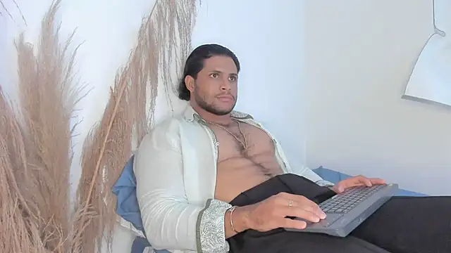 Evansdark1 online show from February 2026 10:43:02 PM