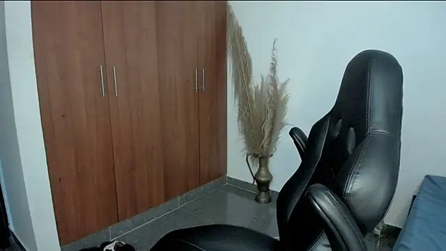 Evansdark1 online show from April 2026 11:07:01 PM