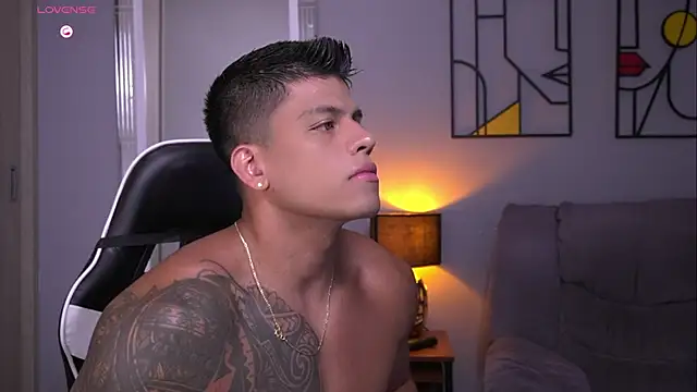 Snapshot of tyler_muscle1 chatting on May 2026 03:39:02 PM tyler muscle1 online show from May 2026 03:39:02 PM
