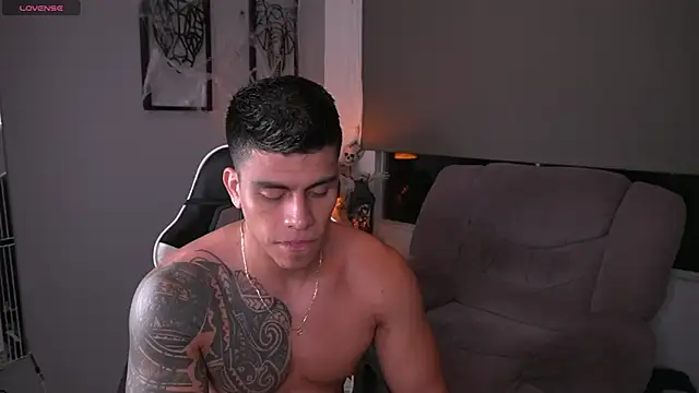 Snapshot of tyler_muscle1 chatting on October 2025 02:23:02 AM tyler muscle1 online show from October 2025 02:23:02 AM
