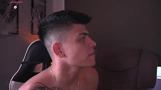 tyler muscle1 online show from October 2025 02:27:02 PM