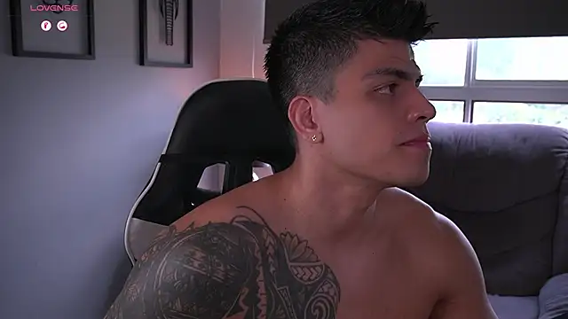 Snapshot of tyler_muscle1 chatting on September 2025 04:03:01 PM tyler muscle1 online show from September 2025 04:03:01 PM