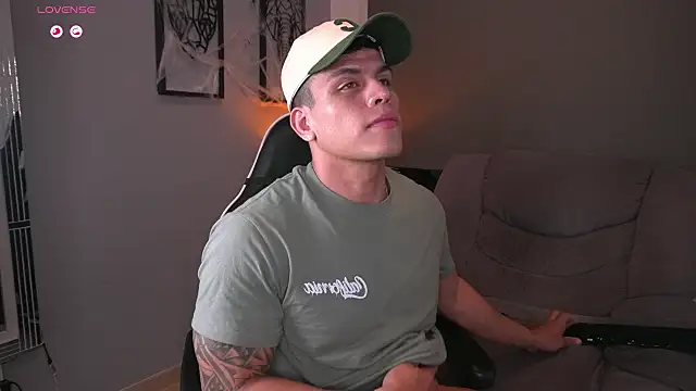 Snapshot of tyler_muscle1 chatting on October 2025 02:21:01 AM tyler muscle1 online show from October 2025 02:21:01 AM