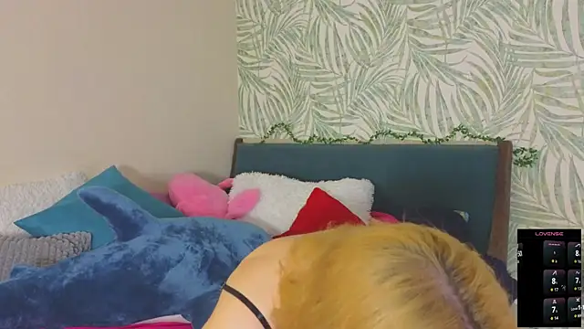 Snapshot of Alice_Pops chatting on September 2025 06:52:01 PM Alice Pops online show from September 2025 06:52:01 PM