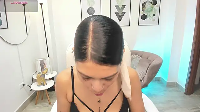 dafne hills online show from September 2025 07:31:01 PM