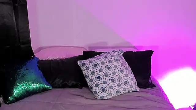 Londonttipton online show from February 2026 05:47:01 AM