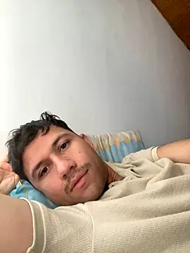 Michaell Spinelly online show from November 2025 03:28:02 PM