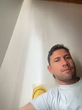 Michaell Spinelly online show from October 2025 04:18:01 PM