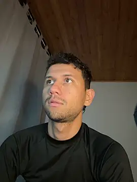 Michaell Spinelly online show from October 2025 07:24:02 PM