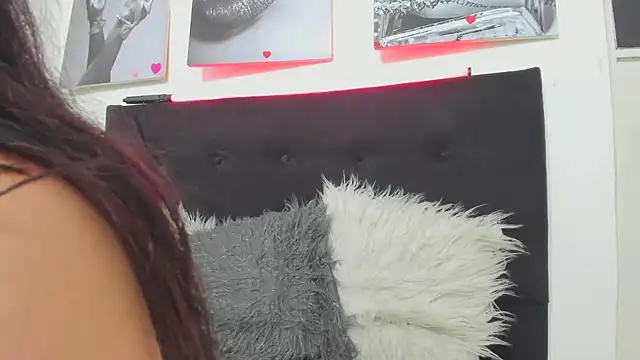 Snapshot of katherine_blair chatting on April 2026 12:17:01 PM katherine blair online show from April 2026 12:17:01 PM