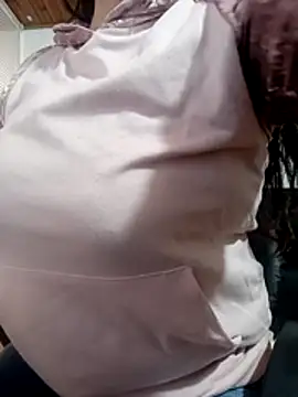 Snapshot of katherine_blair chatting on April 2026 12:42:02 PM katherine blair online show from April 2026 12:42:02 PM