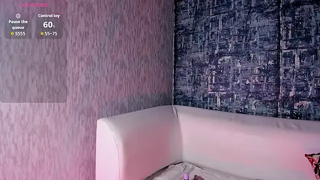 NathalyLeen online show from November 2025 08:45:01 PM