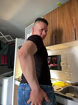 Snapshot of Manu0586 chatting on May 2026 01:04:01 PM Manu0586 online show from May 2026 01:04:01 PM