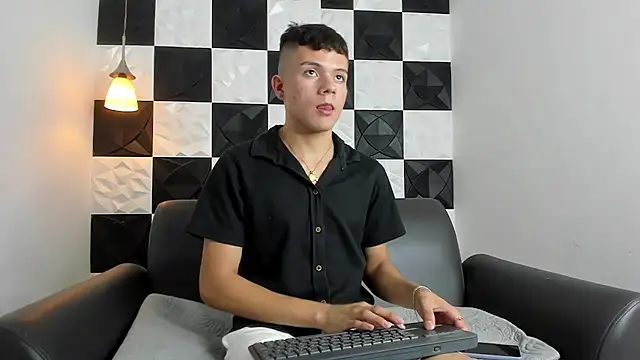 AndyFame1 online show from September 2025 07:09:02 PM