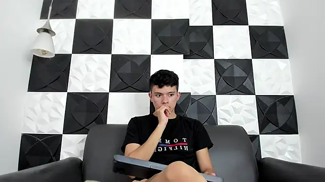 AndyFame1 online show from December 2025 06:57:02 PM