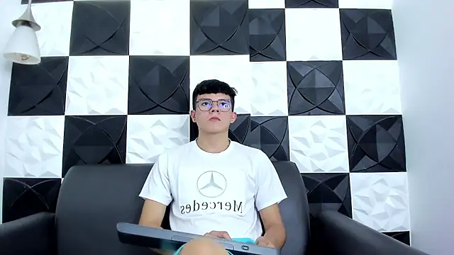 Snapshot of AndyFame1 chatting on December 2025 06:52:01 PM AndyFame1 online show from December 2025 06:52:01 PM