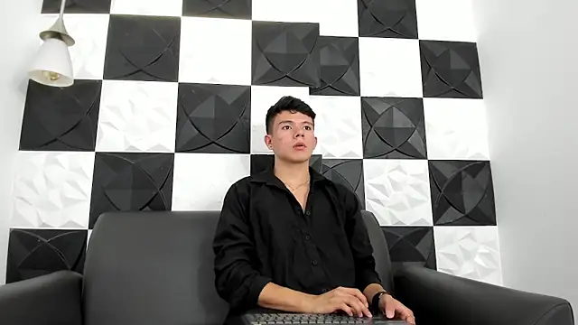 AndyFame1 online show from December 2025 06:58:02 PM