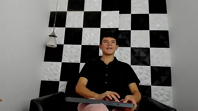 AndyFame1 online show from December 2025 07:01:01 PM