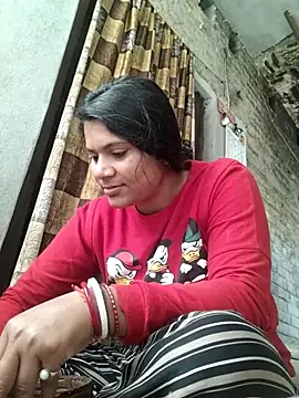 Snapshot of couple_71 chatting on February 2026 05:09:01 AM couple 71 online show from February 2026 05:09:01 AM