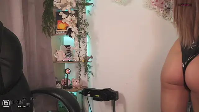 Snapshot of Miila_snow chatting on October 2025 11:55:02 AM Miila snow online show from October 2025 11:55:02 AM