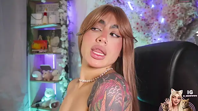 Snapshot of Miila_snow chatting on December 2025 08:35:02 PM Miila snow online show from December 2025 08:35:02 PM