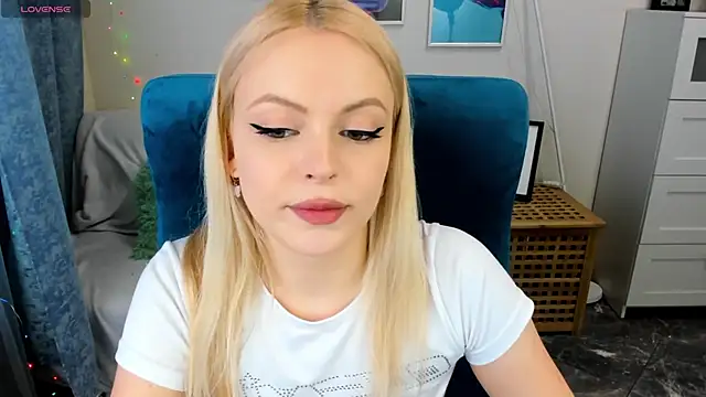 KatherineePierce online show from May 2026 03:21:01 PM