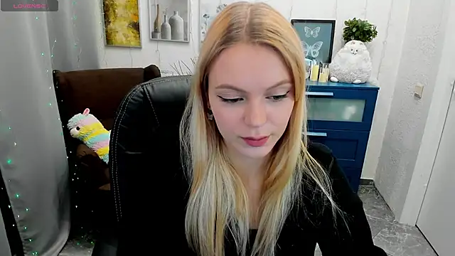 KatherineePierce online show from October 2025 05:35:02 PM