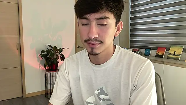 sweettaaron01 online show from October 2025 05:12:02 PM