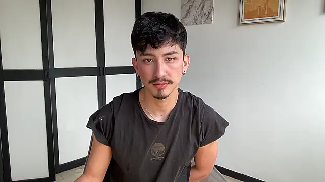 sweettaaron01 online show from February 2026 06:31:01 PM