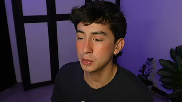 sweettaaron01 online show from June 2026 12:56:01 AM