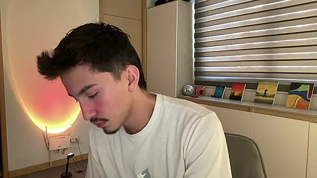 sweettaaron01 online show from November 2025 05:16:02 PM