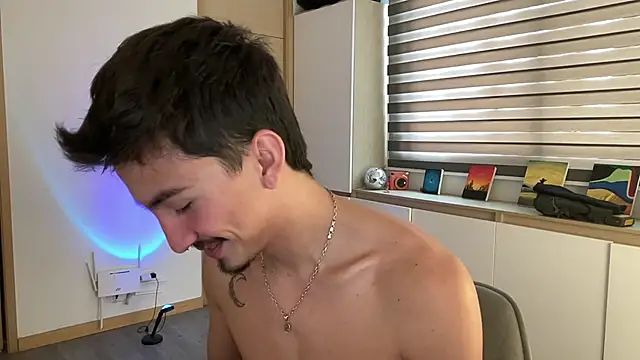 sweettaaron01 online show from November 2025 05:35:01 PM