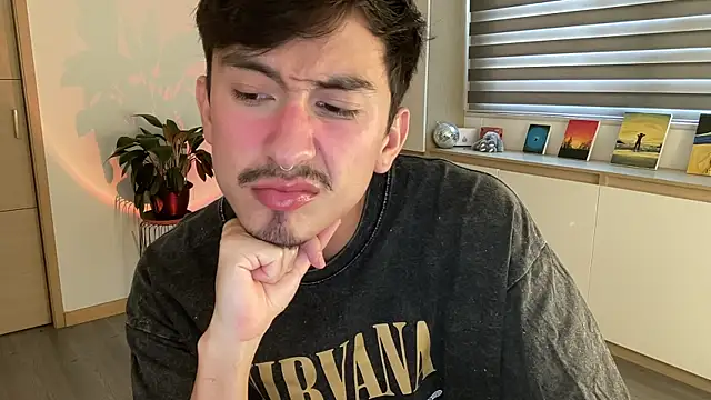 sweettaaron01 online show from October 2025 05:46:01 PM