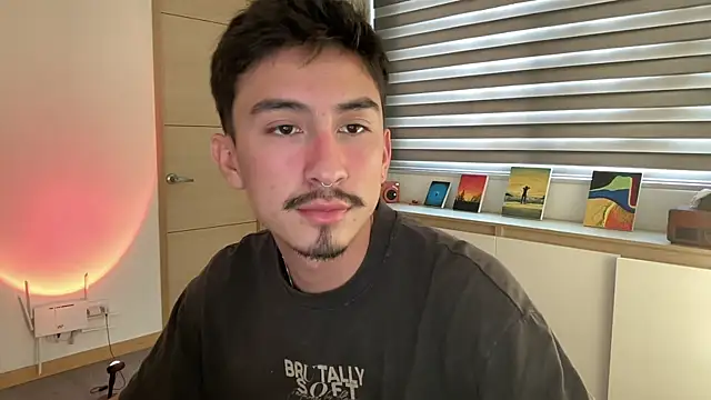 Snapshot of sweettaaron01 chatting on November 2025 05:13:02 PM sweettaaron01 online show from November 2025 05:13:02 PM