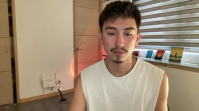 sweettaaron01 online show from December 2025 06:21:02 PM