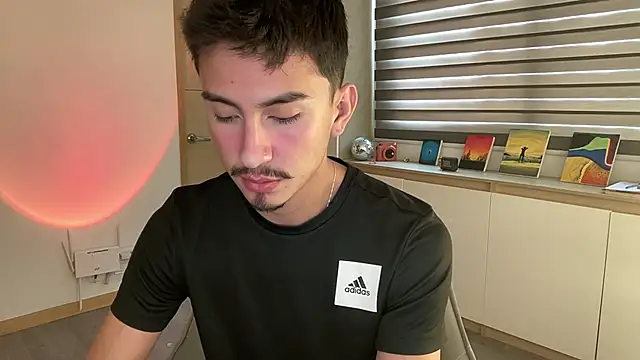 sweettaaron01 online show from November 2025 05:29:01 PM